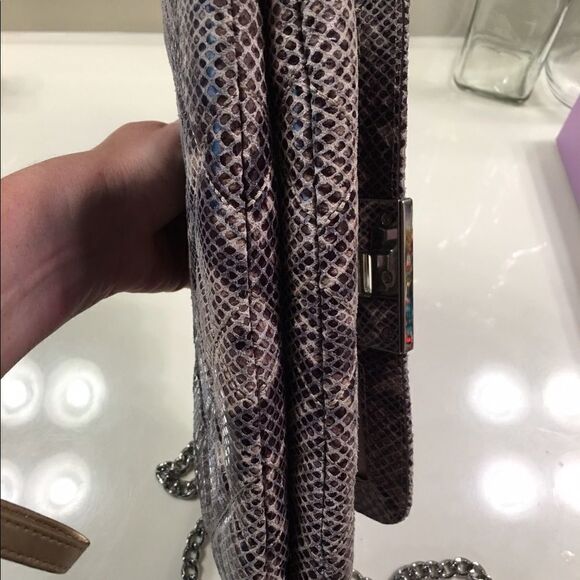 MichaelāKorsĀ Snakeskinā
Purse - Picture 4 of 8
